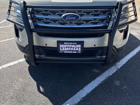 Used 2018 Ford Explorer XLT w/ Equipment Group 202A image 5