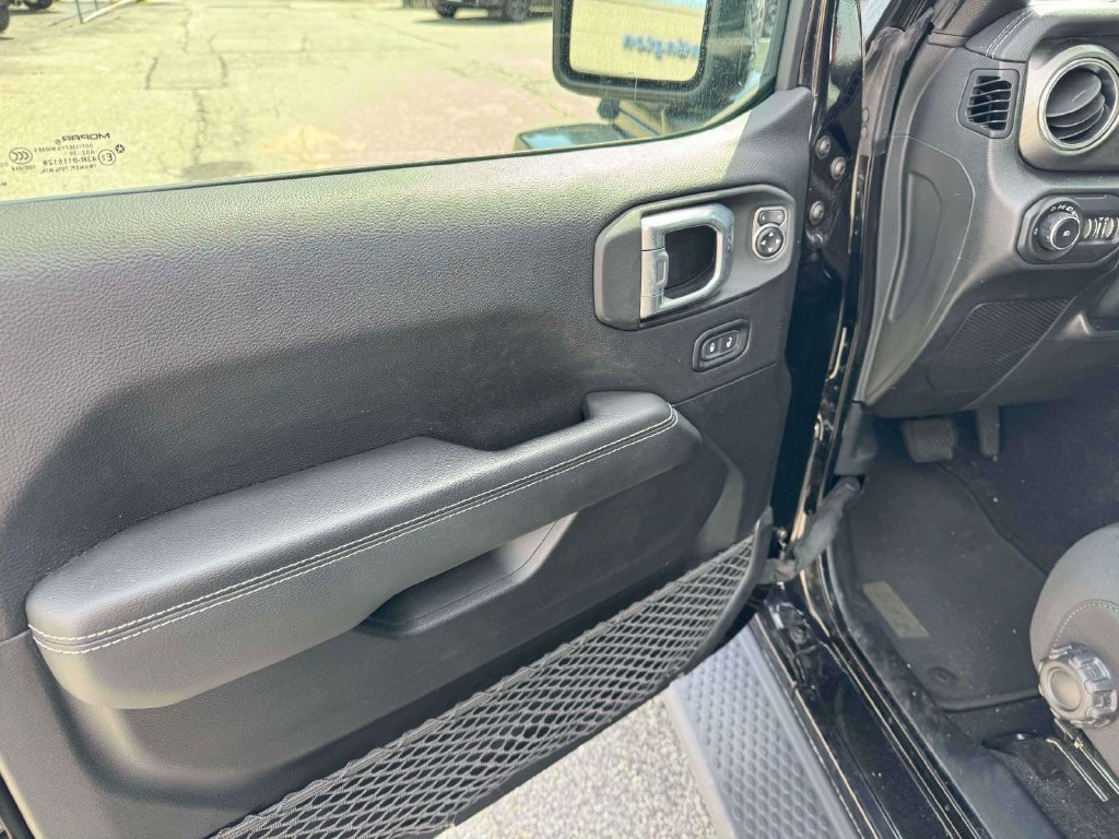 Used 2021 Jeep Wrangler Unlimited Sahara AWD/4WD image 14