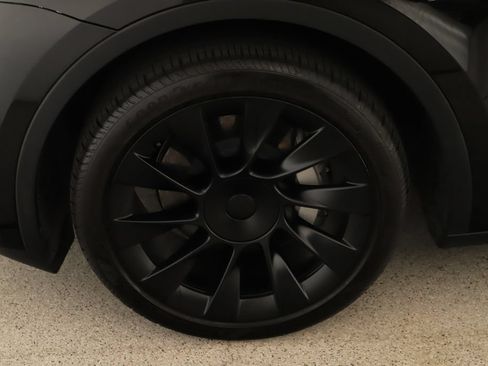 Used 2023 Tesla Model Y Long Range AWD/4WD image 33