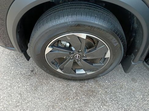Used 2025 Nissan Rogue SV w/ SV Premium Package FWD image 27