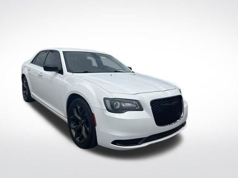 Used 2020 Chrysler 300 Touring w/ Sport Appearance Package RWD image 6