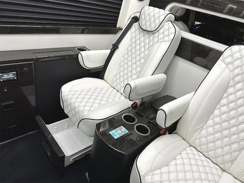 Used 2024 Mercedes-Benz Sprinter 3500 image 14