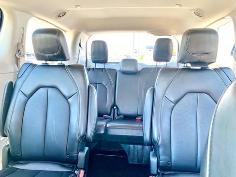 Used 2024 Chrysler Pacifica Touring-L FWD image 44