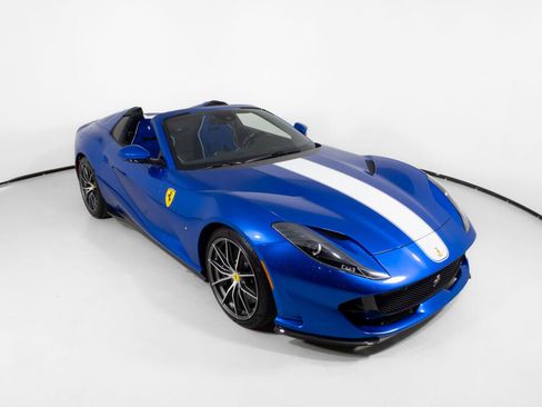 Used 2022 Ferrari 812 GTS RWD image 12