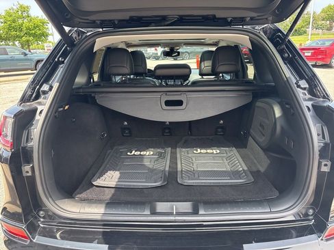Used 2019 Jeep Cherokee Overland AWD/4WD image 4