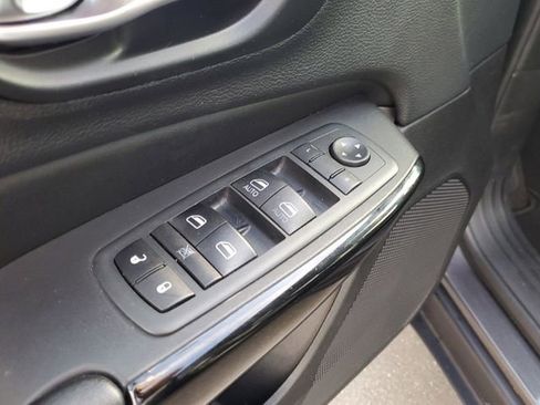 Used 2020 Jeep Cherokee Latitude Plus image 16