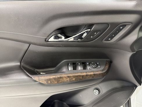 Used 2021 GMC Acadia Denali w/ Denali Technology Package FWD image 15