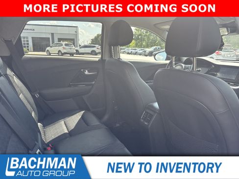 Used 2022 Kia Niro EX FWD image 7