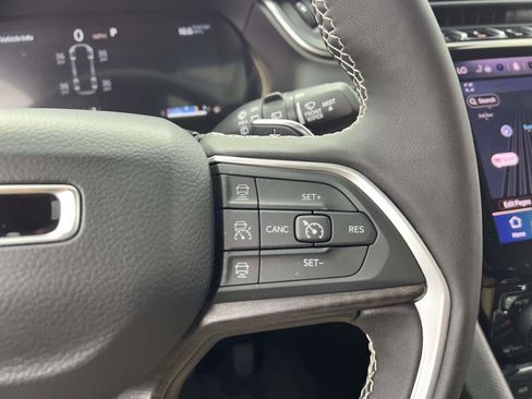 Used 2025 Jeep Grand Cherokee L Limited image 32