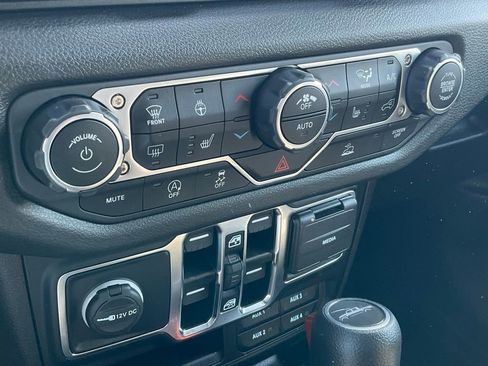 Used 2024 Jeep Gladiator Sport image 16