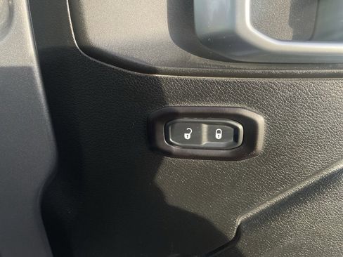 Used 2018 Jeep Wrangler Unlimited Sport S image 55