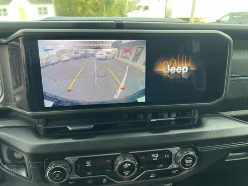 Used 2024 Jeep Wrangler Unlimited Rubicon 4xe image 17