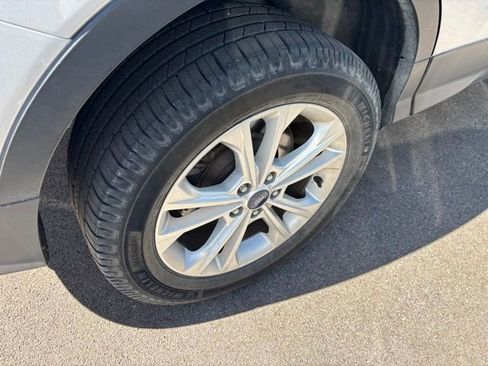 Used 2017 Ford Escape SE w/ Equipment Group 201A AWD/4WD image 10
