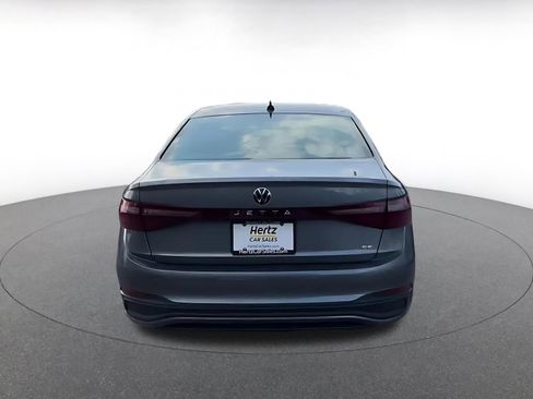 Used 2025 Volkswagen Jetta SE image 7