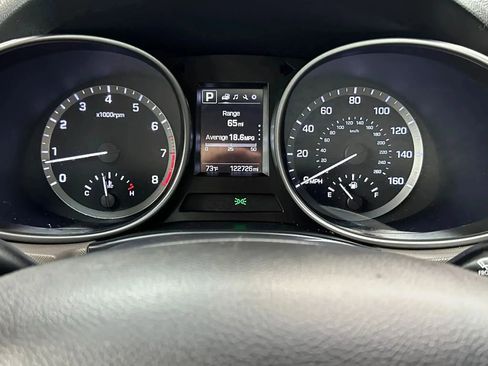 Used 2017 Hyundai Santa Fe SE AWD/4WD image 19