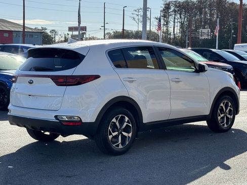 Certified 2022 Kia Sportage LX image 4