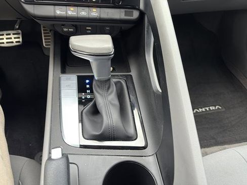 Used 2025 Hyundai Elantra Sport image 23