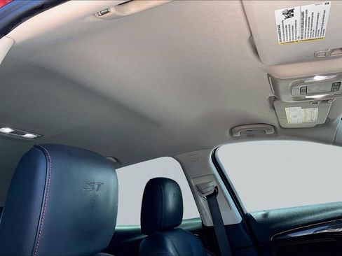 Used 2022 Buick Envision Essence w/ Technology Package II FWD image 27