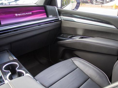 Used 2026 Cadillac Escalade Sport w/ Touring Package AWD/4WD image 20
