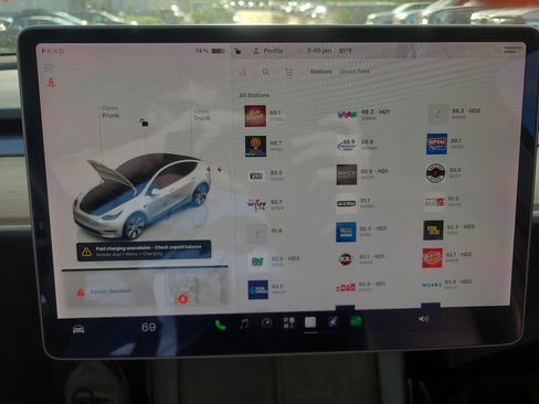 Used 2022 Tesla Model Y Long Range AWD/4WD image 28
