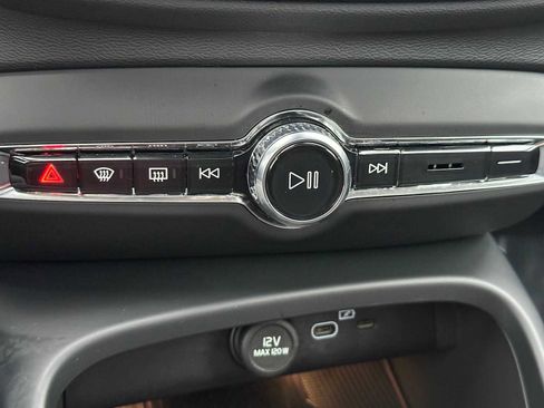 Used 2025 Volvo XC40 B5 Core w/ Protection Package Premier image 29