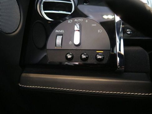 Used 2017 Rolls-Royce Dawn image 23