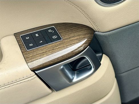 Used 2017 Land Rover Range Rover Sport HSE image 18