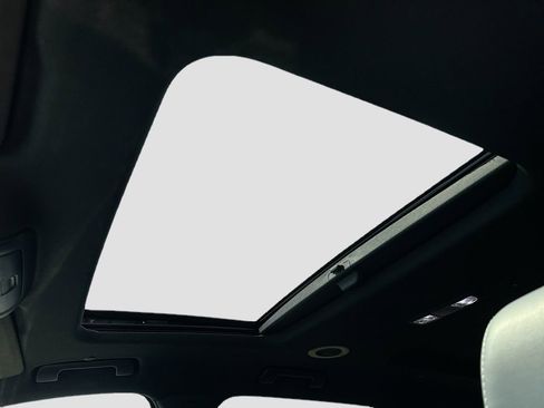 Used 2024 Buick Enclave Essence w/ Experience Buick Package FWD image 18