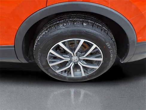 Used 2019 Volkswagen Tiguan SE w/ Panoramic Sunroof Package image 7