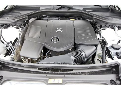 Used 2025 Mercedes-Benz GLC 300 image 32