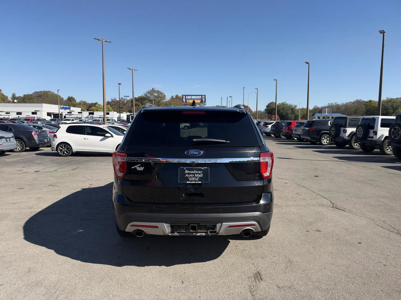 Used 2016 Ford Explorer XLT w/ Equipment Group 202A FWD image 4