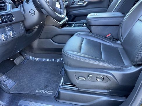 Used 2025 GMC Yukon Denali image 16