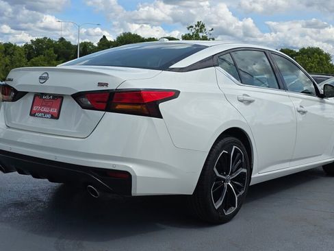 Used 2024 Nissan Altima 2.5 SR FWD image 3