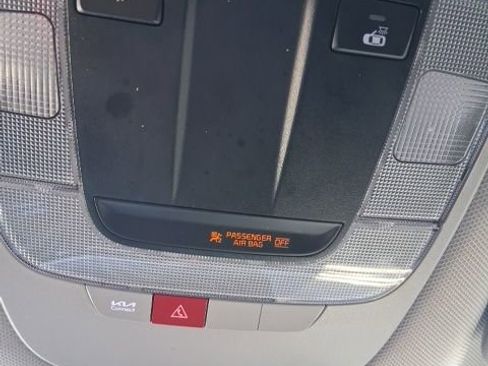 Used 2024 Kia Sorento S image 32