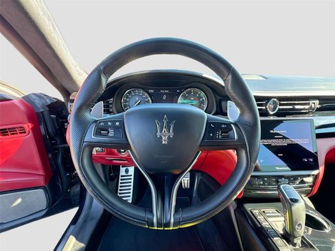 Used 2021 Maserati Quattroporte Trofeo image 11