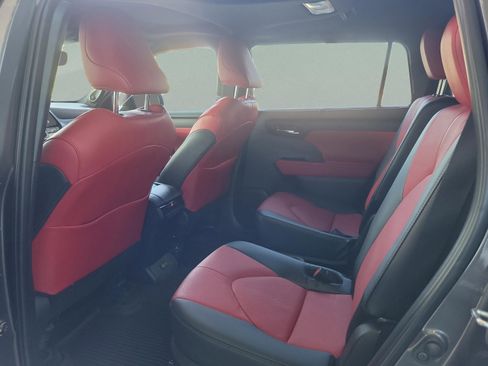 Certified 2025 Toyota Highlander XSE image 25