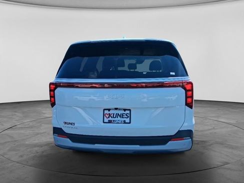 Used 2026 Kia Carnival FWD image 8