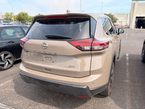 Certified 2025 Nissan Rogue SV AWD/4WD image 5