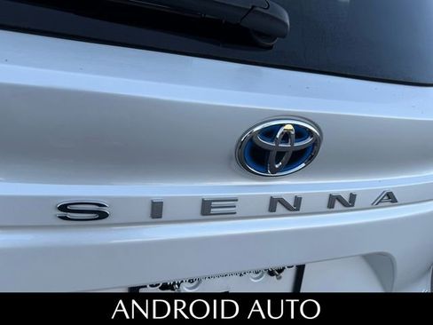 Used 2023 Toyota Sienna Limited image 11
