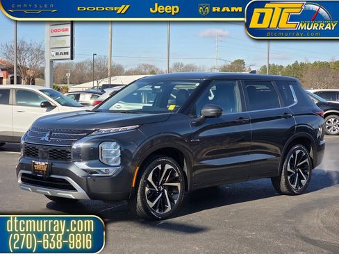 Used 2024 Mitsubishi Outlander SE image 2