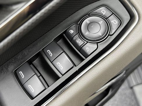 Used 2024 Chevrolet Silverado 2500 ZR2 w/ Technology Package image 29