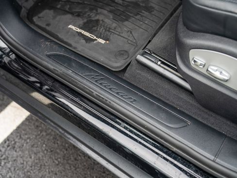 Used 2025 Porsche Macan image 12