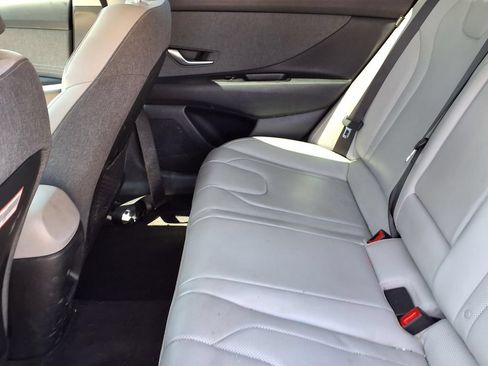 Used 2025 Hyundai Elantra Limited FWD image 11