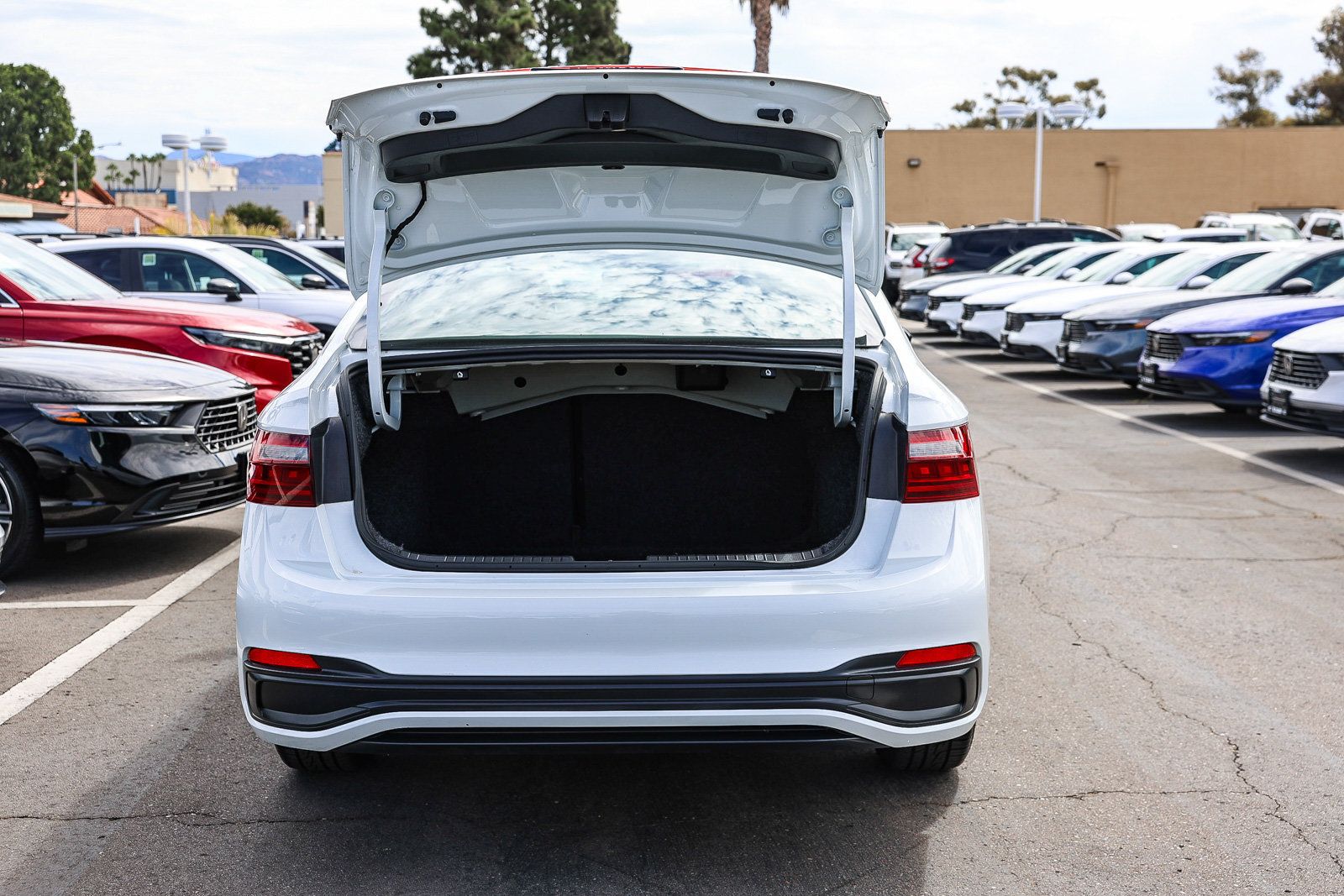 Used 2025 Volkswagen Jetta Sport FWD image 26