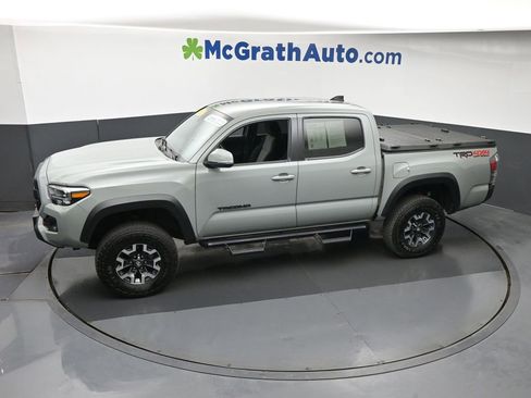 Used 2022 Toyota Tacoma TRD Off-Road AWD/4WD image 16