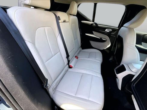 Used 2021 Volvo XC40 T4 Momentum FWD image 20