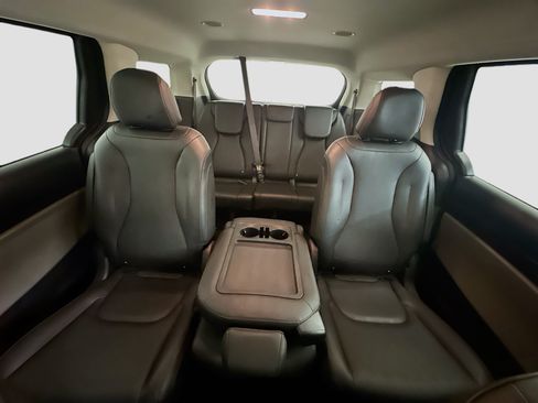 Used 2026 Kia Carnival FWD image 28