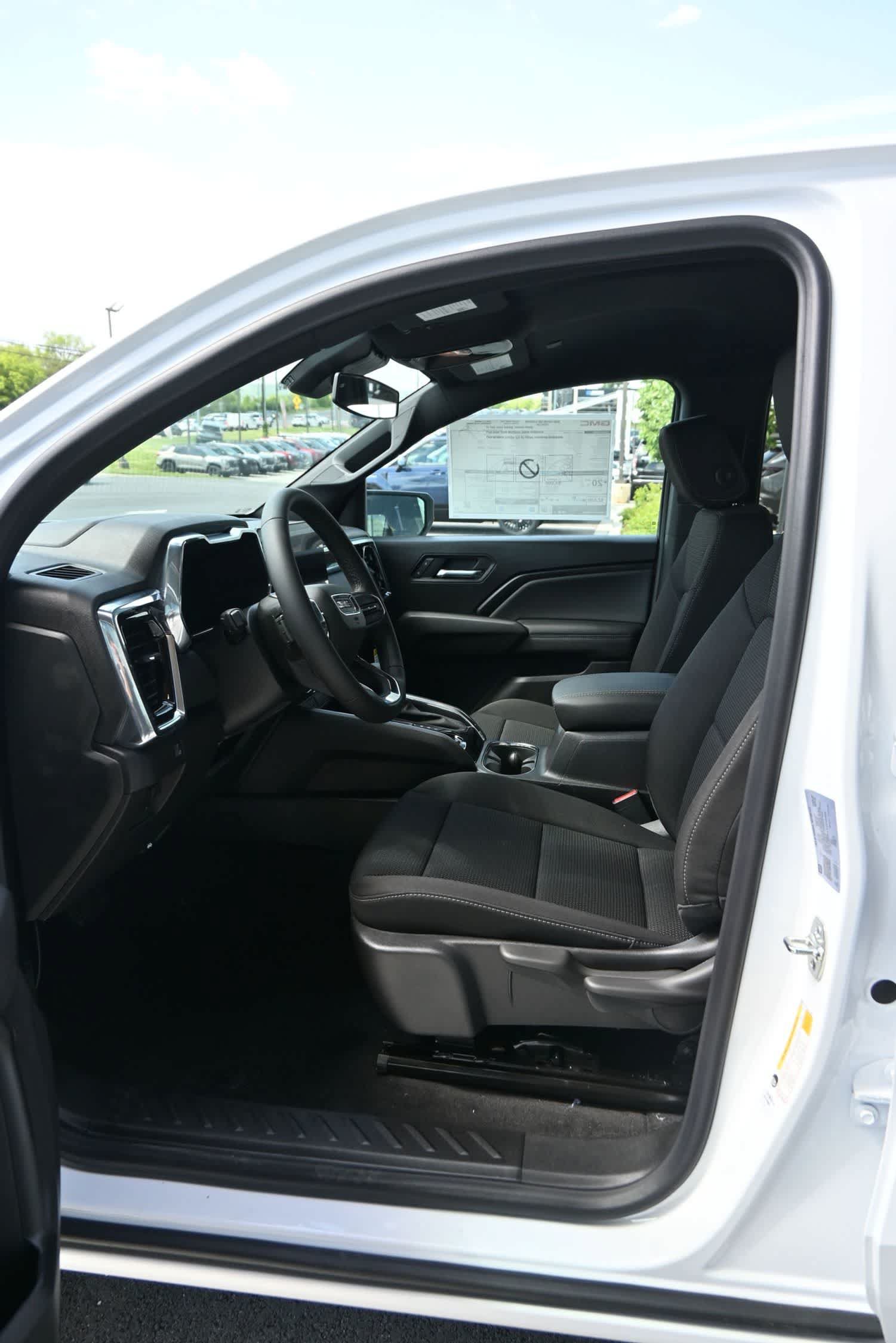 Used 2026 GMC Canyon Elevation w/ Technology Package RWD image 11