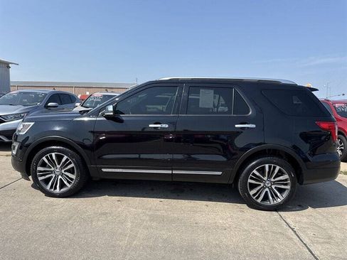 Used 2017 Ford Explorer Platinum AWD/4WD image 3