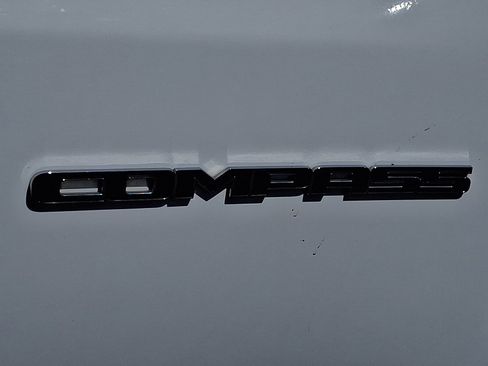 Used 2024 Jeep Compass Latitude AWD/4WD image 29